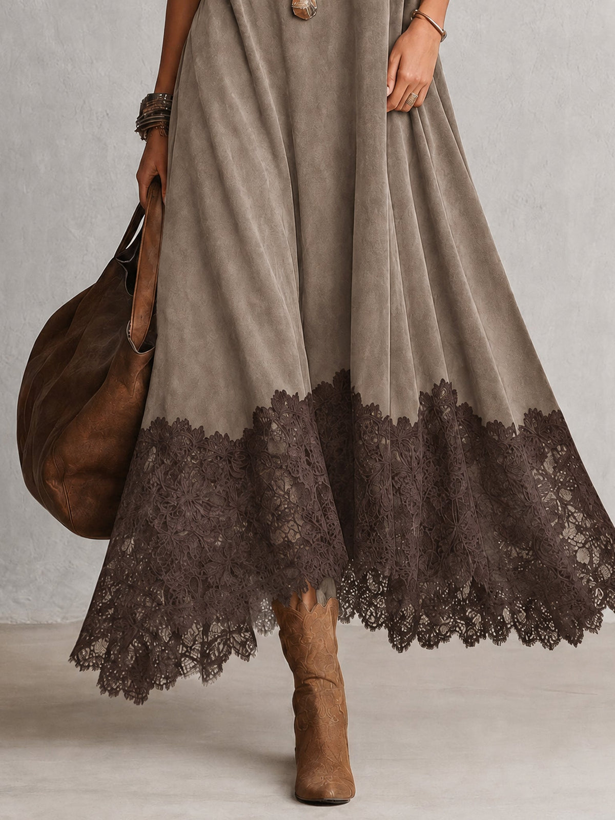 BRUNELLA | Elegante vestido largo efecto ante con refinado dobladillo de encaje
