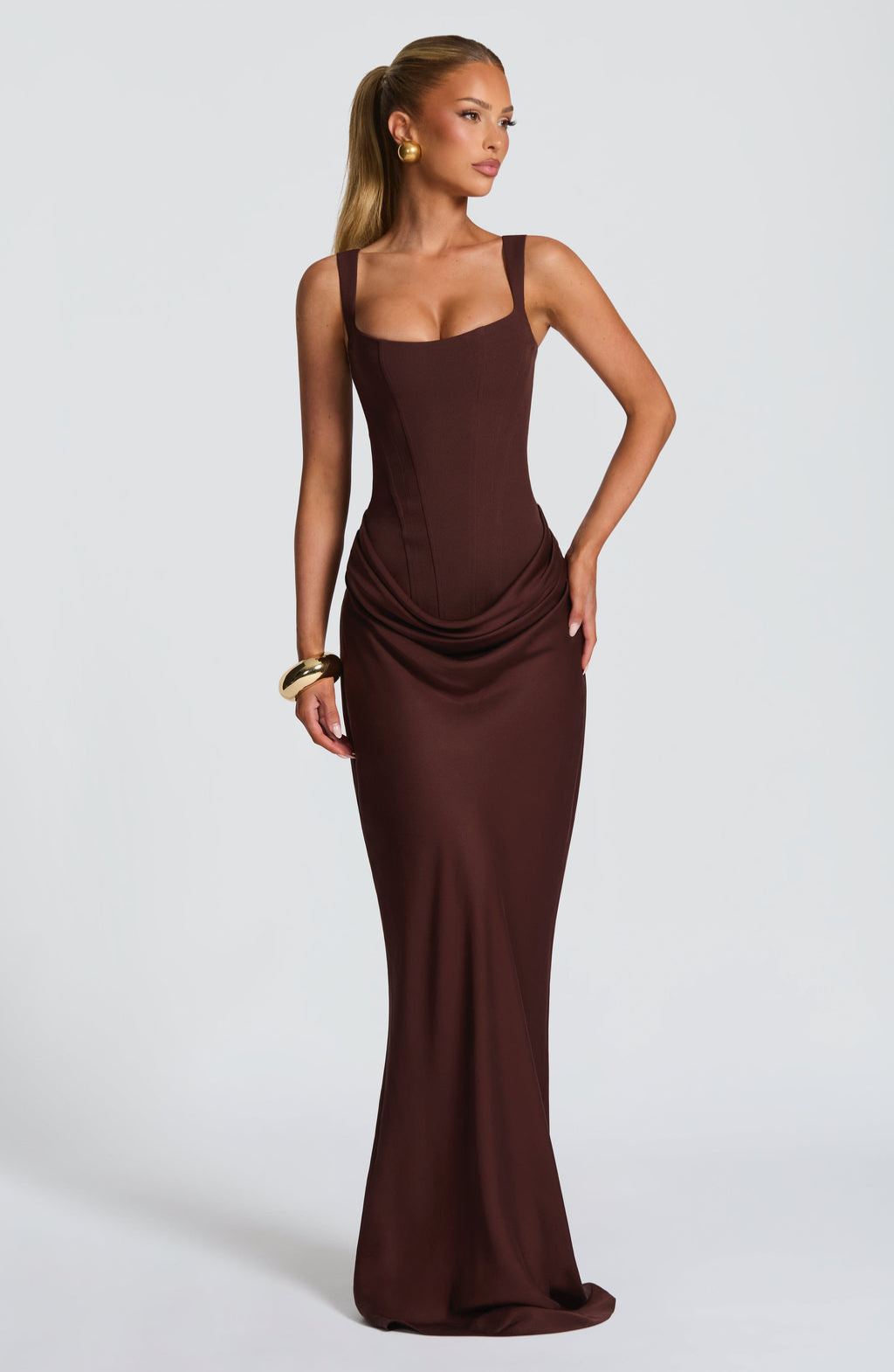 Valentina • Vestido maxi esculpido con silueta de reloj de arena