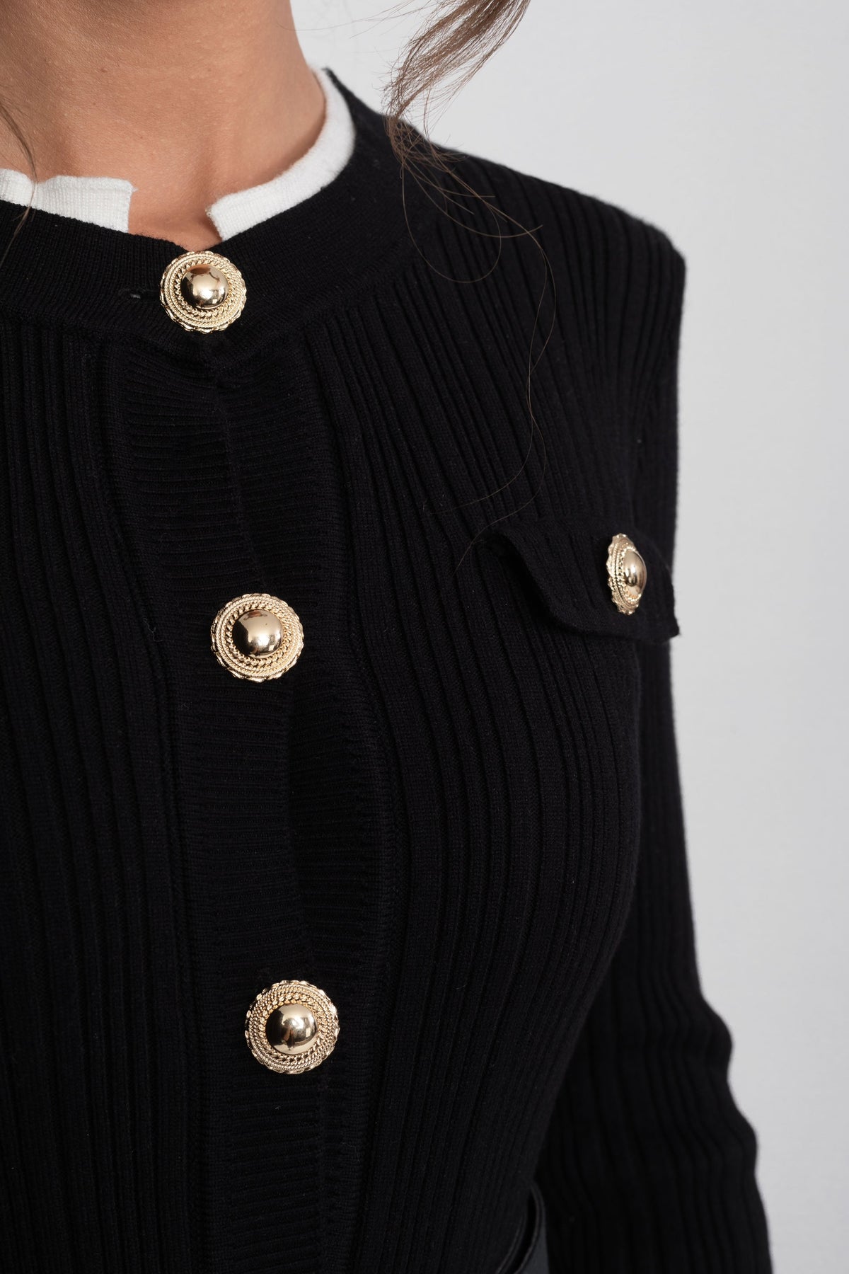 Vestido Midi de Punto Acanalado con Cuello y Puños Blancos – Negro