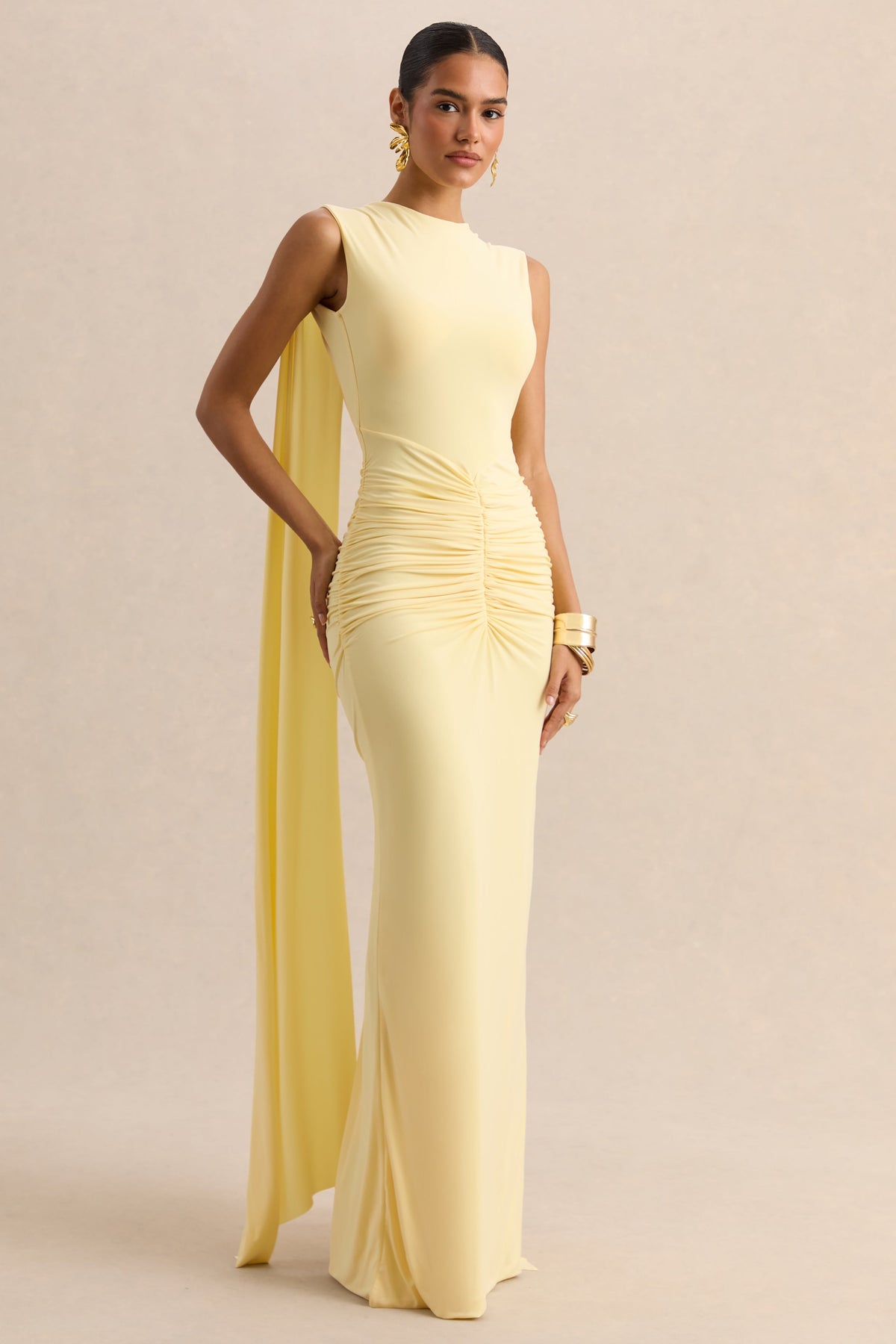 Premiere | Vestido Largo Color Limón Con Escote Barco Mangas Capa Y Espalda Abierta
