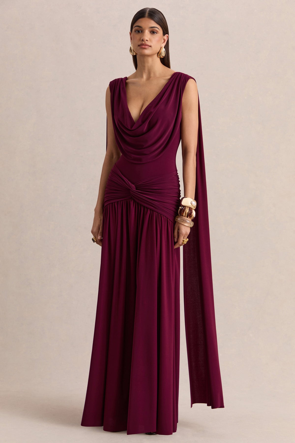 Amelisse | Vestido Largo Burdeos Con Escote Pronunciado Y Detalle Fruncido