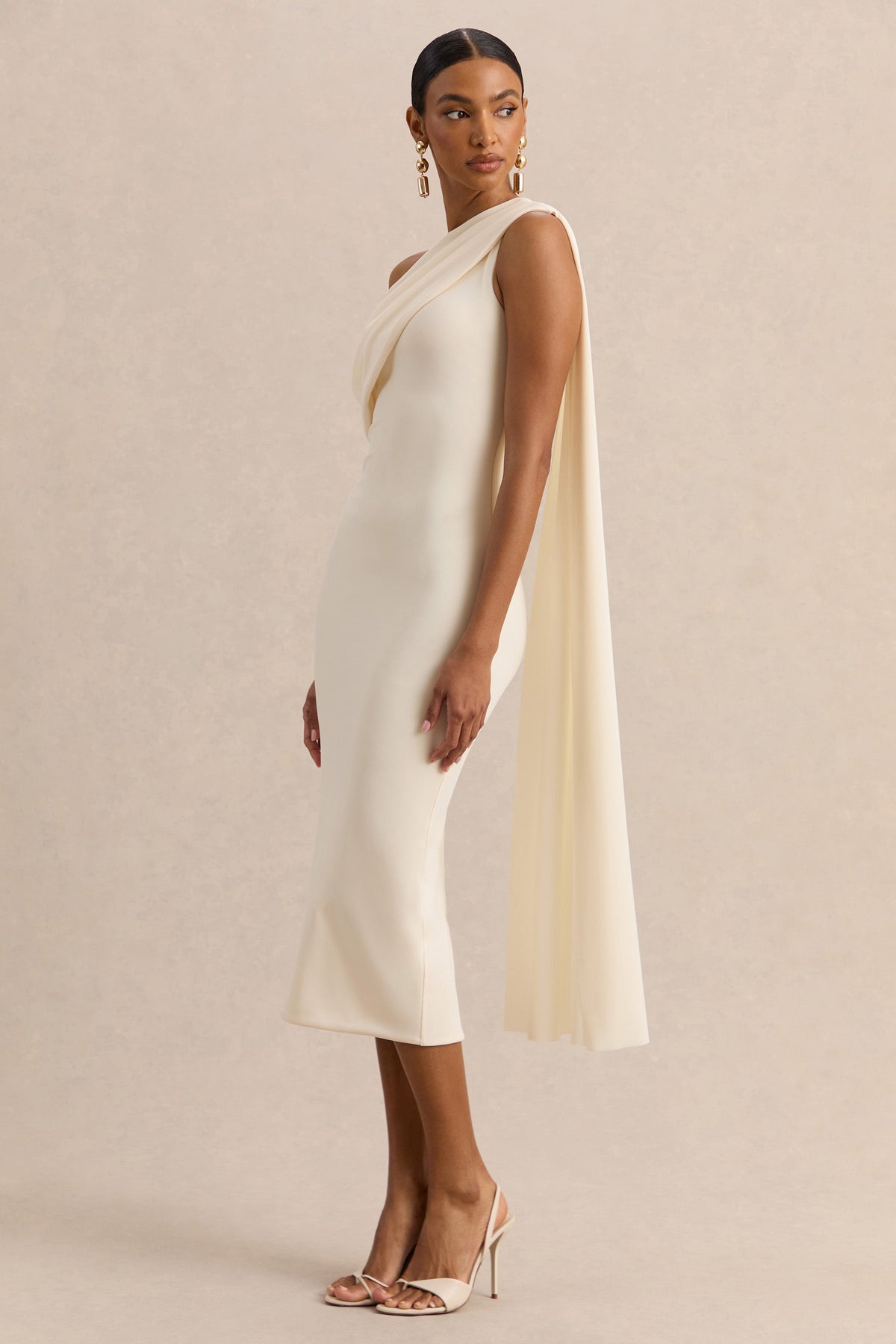 Madelisse | Vestido Midi Crema de Escote Asimétrico con Fajín