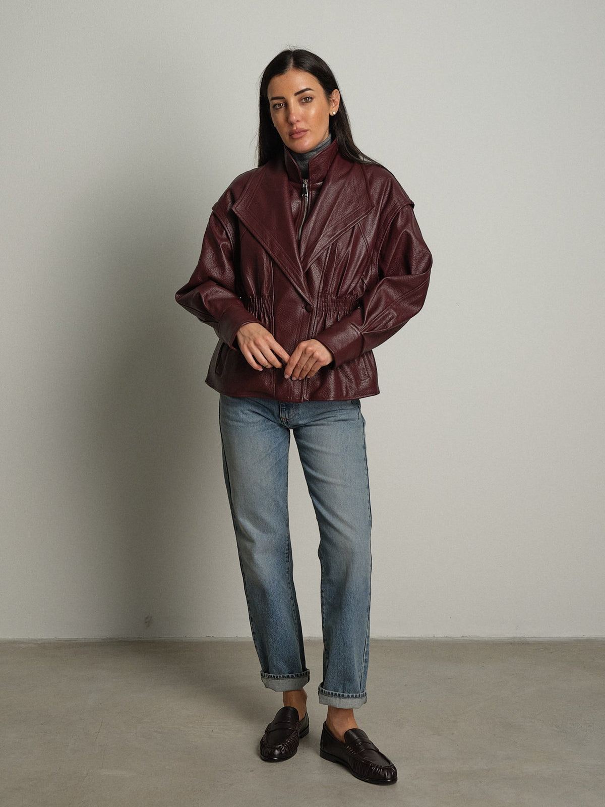 Bomber entallada de ecopiel – Burdeos