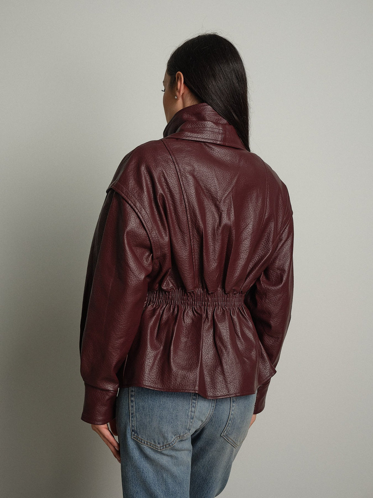 Bomber entallada de ecopiel – Burdeos