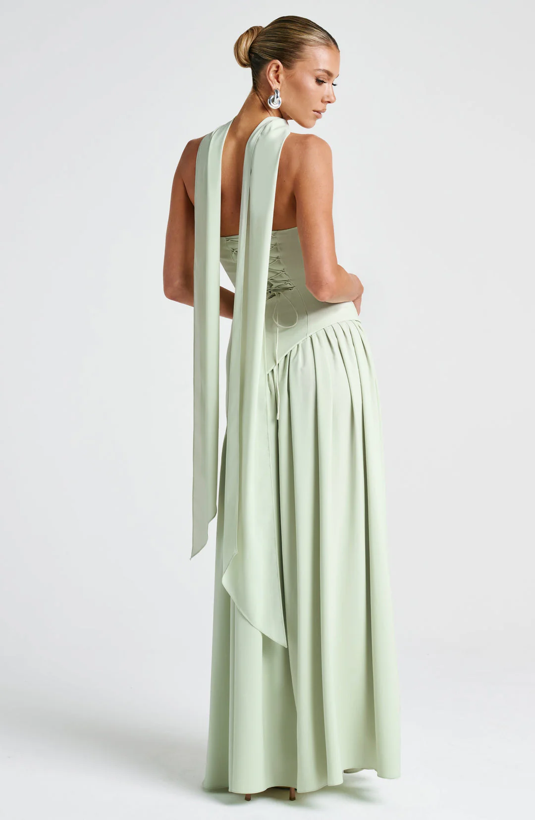 Vega • Vestido maxi sin tirantes con bufanda a juego