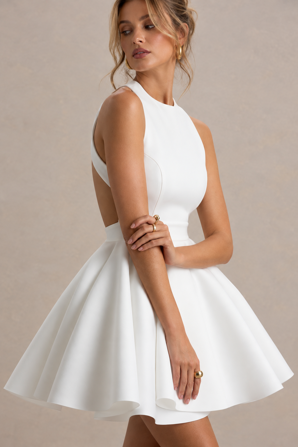 Waverly | Vestido corto en blanco con espalda abierta y falda skater