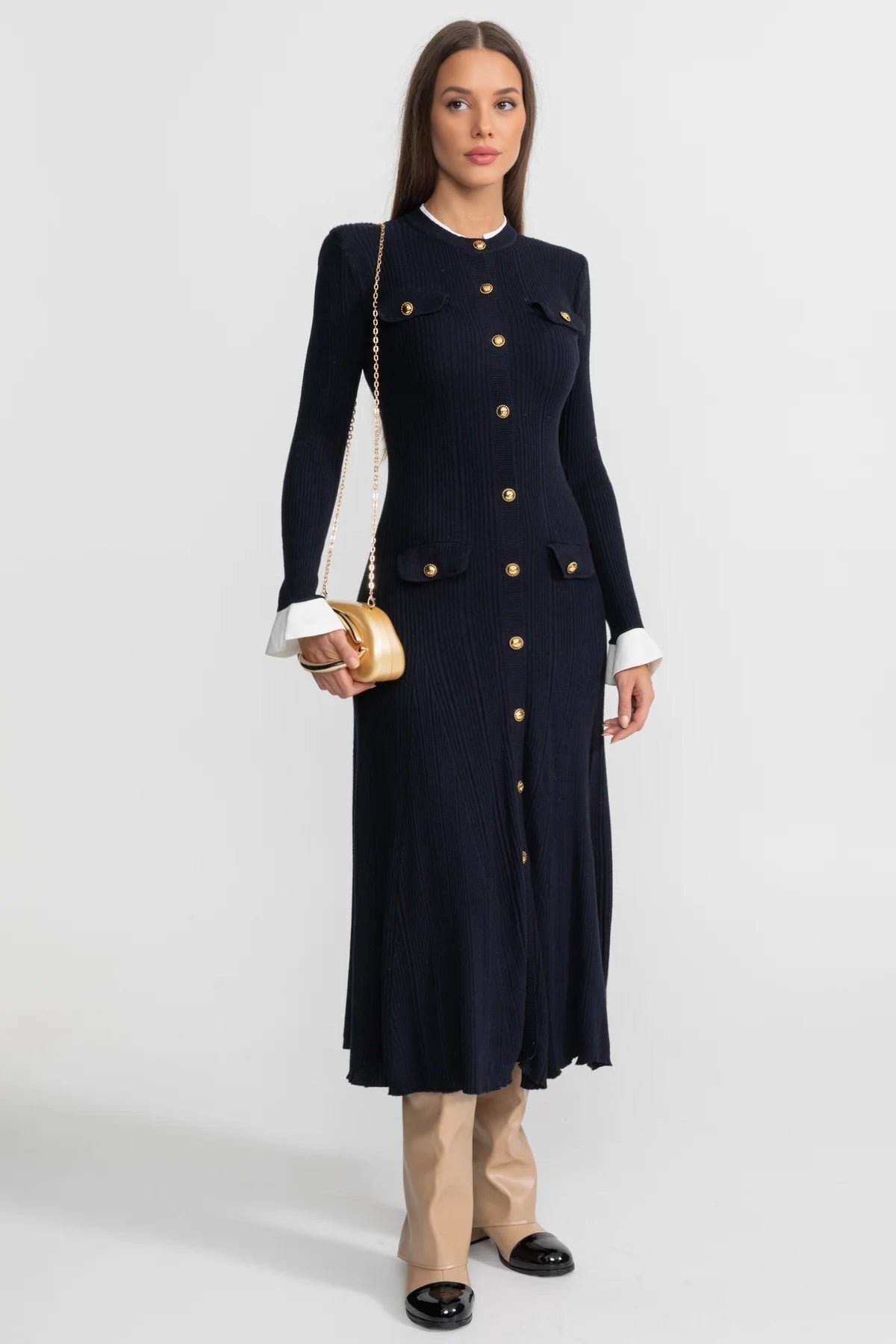 Vestido Midi de Punto Acanalado con Botones Dorados – Azul Oscuro