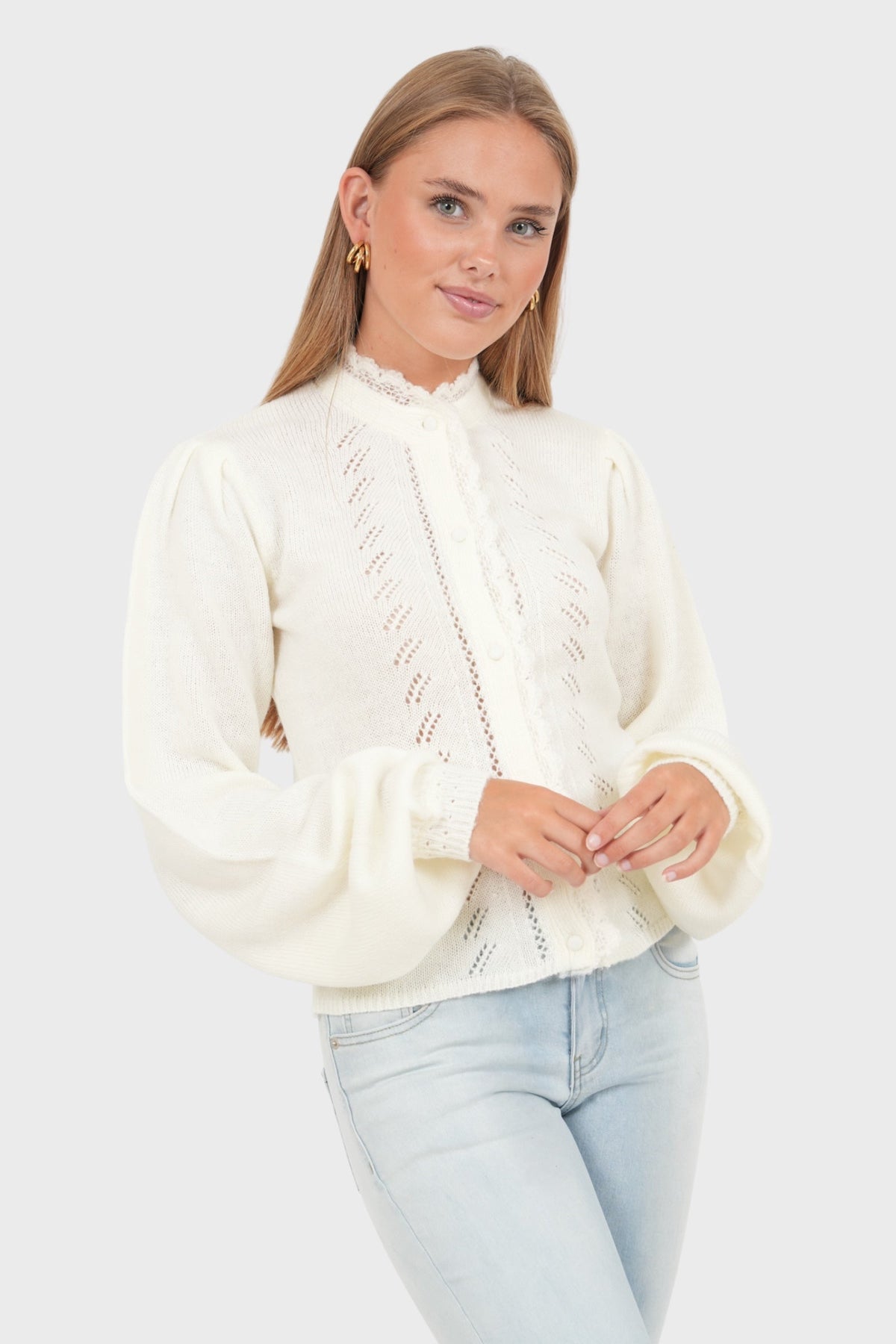 Cárdigan blanco “Judith” – elegancia y estilo atemporal