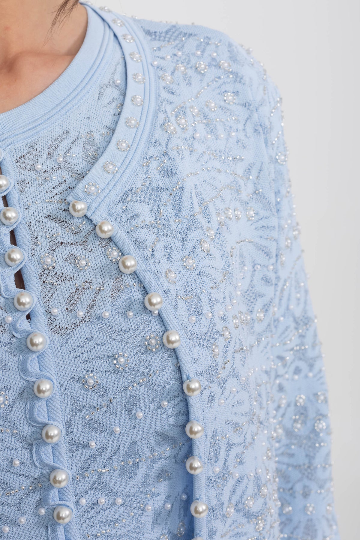 Cárdigan de Encaje Bordado con Botones de Perlas – Azul