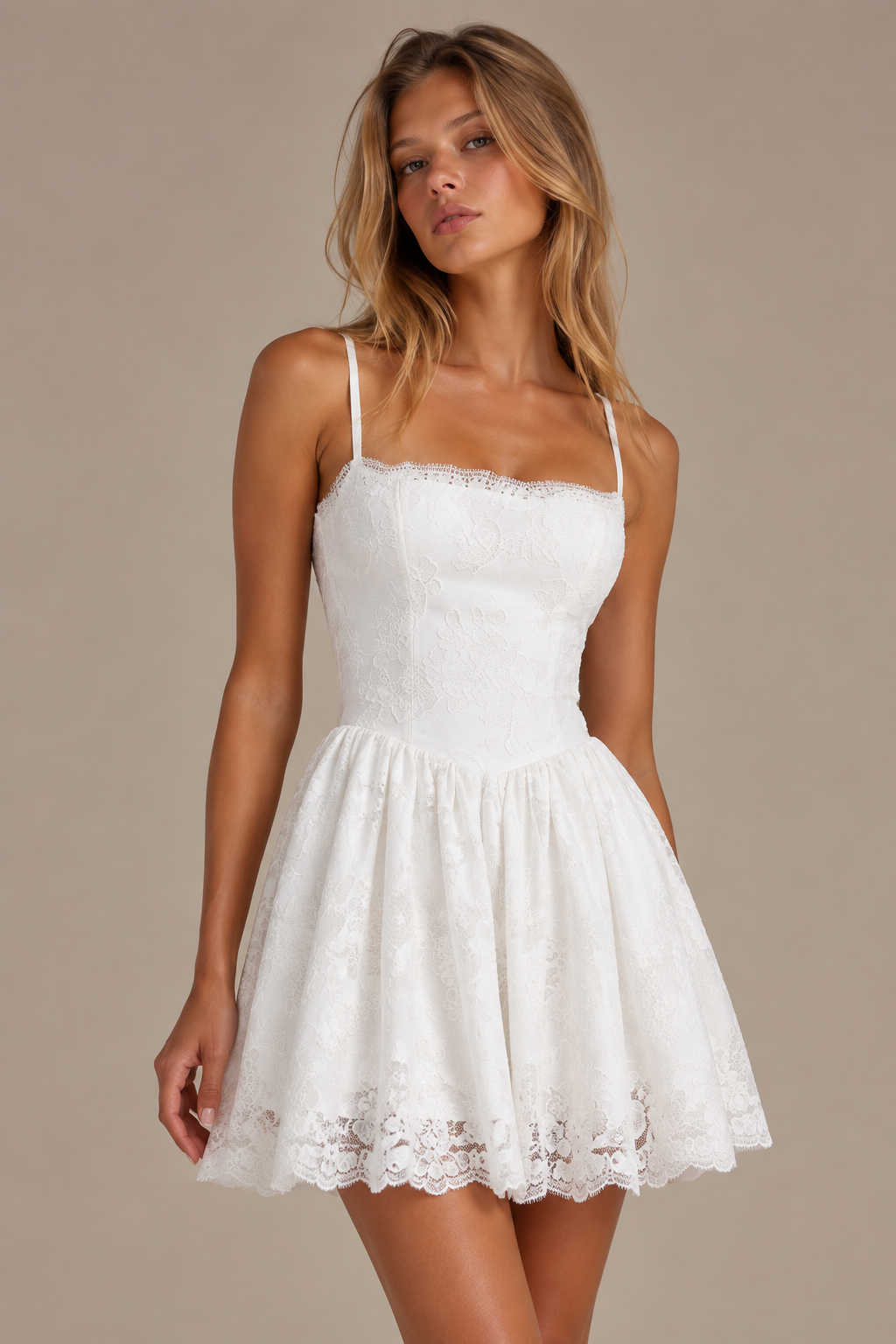 Tracie • Vestido mini con delicado encaje inglés bordado