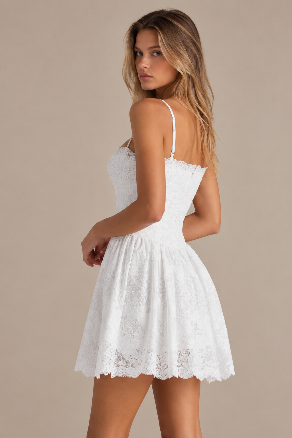 Tracie • Vestido mini con delicado encaje inglés bordado