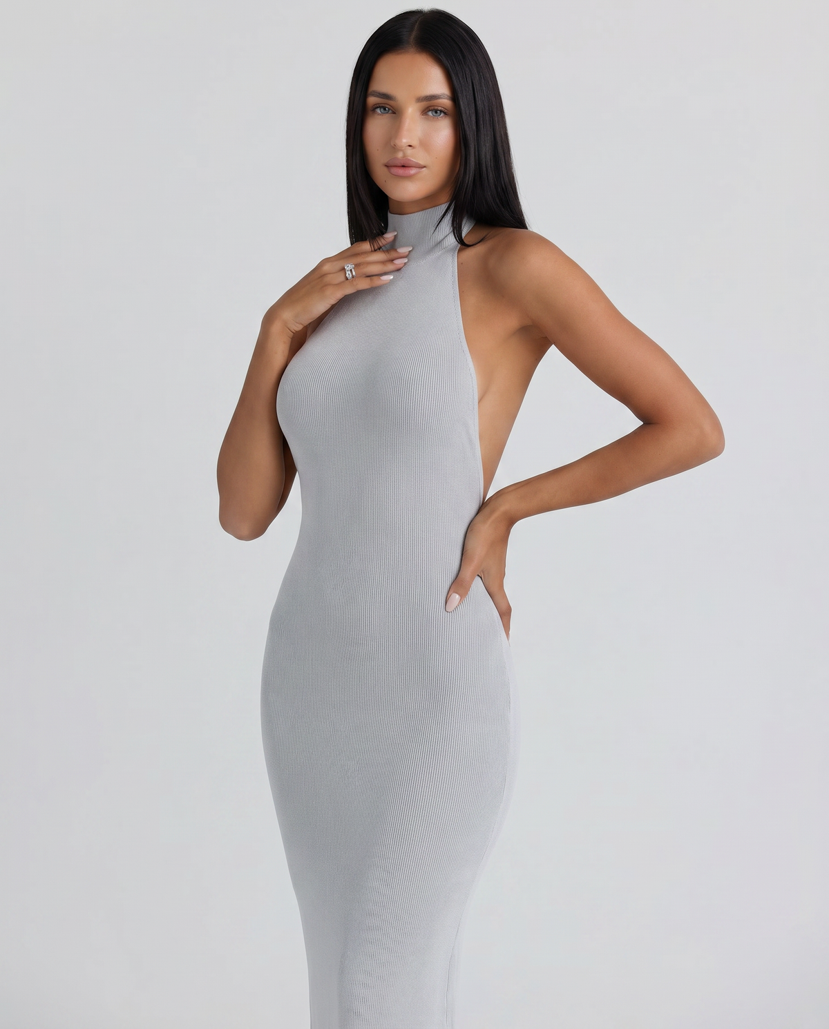 Brinley • Elegante vestido maxi halter con espalda descubierta