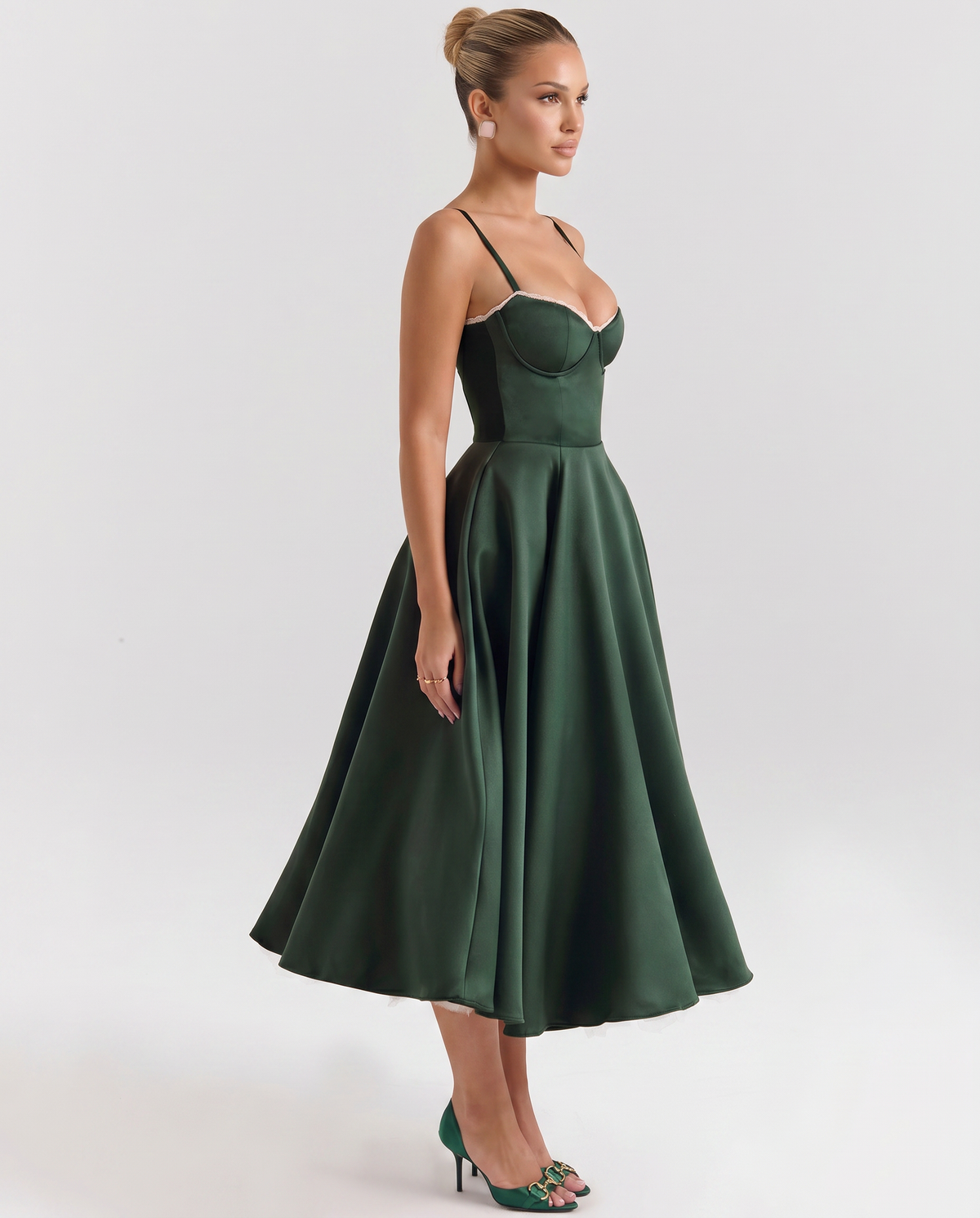 Camryn • Vestido midi con escote corazón y elegante falda de tul