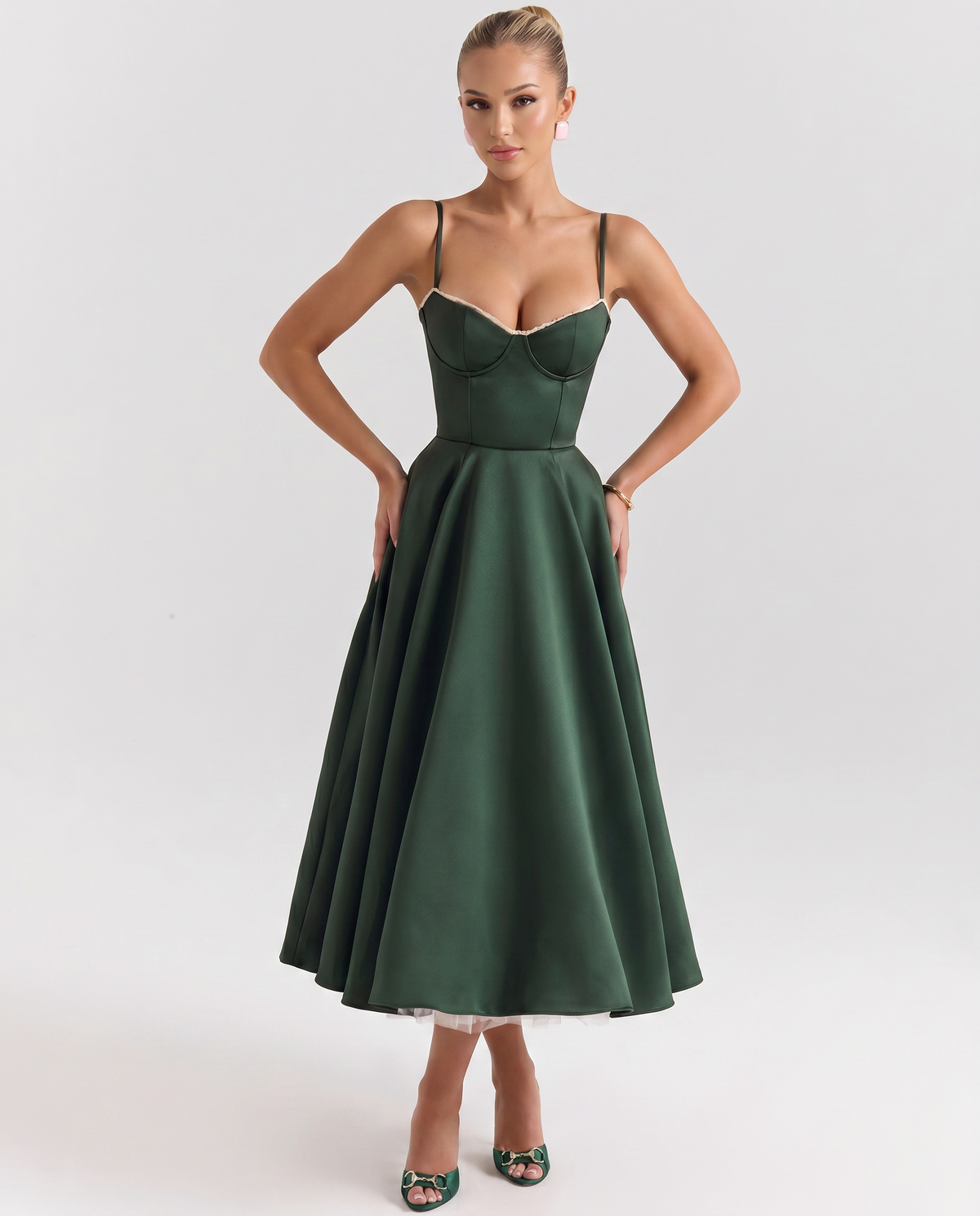 Camryn • Vestido midi con escote corazón y elegante falda de tul