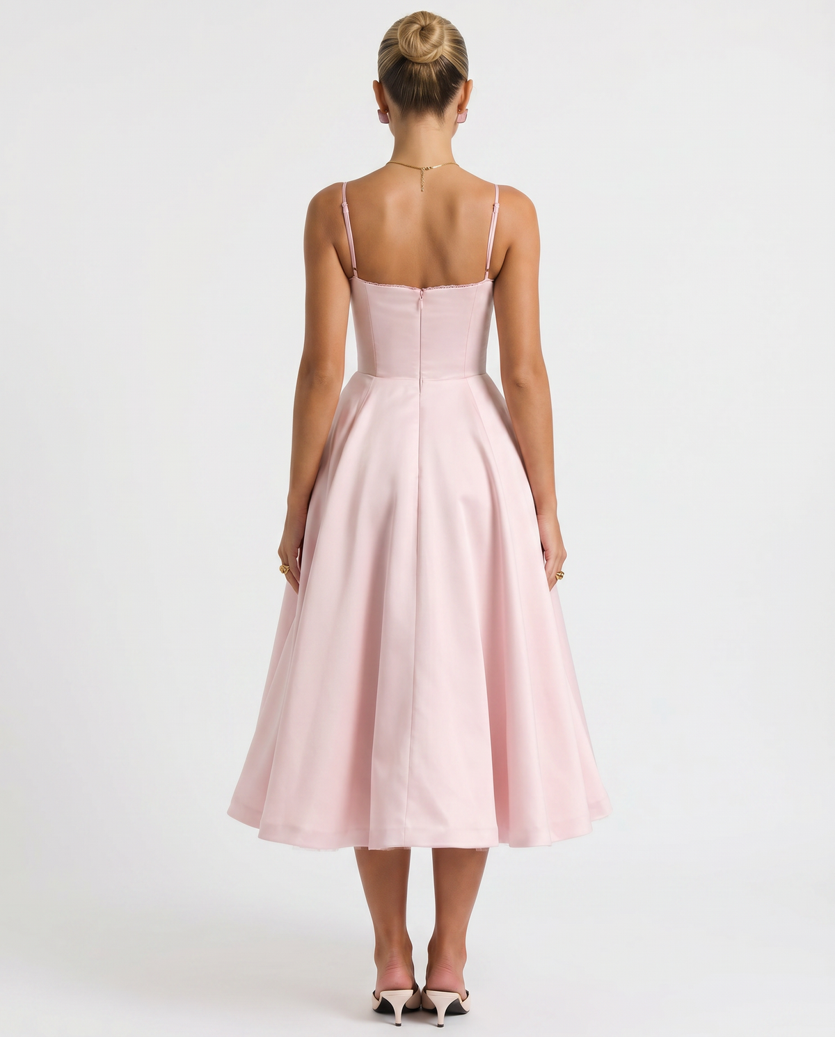 Jianna • Elegante vestido midi de tul con corsé de aros