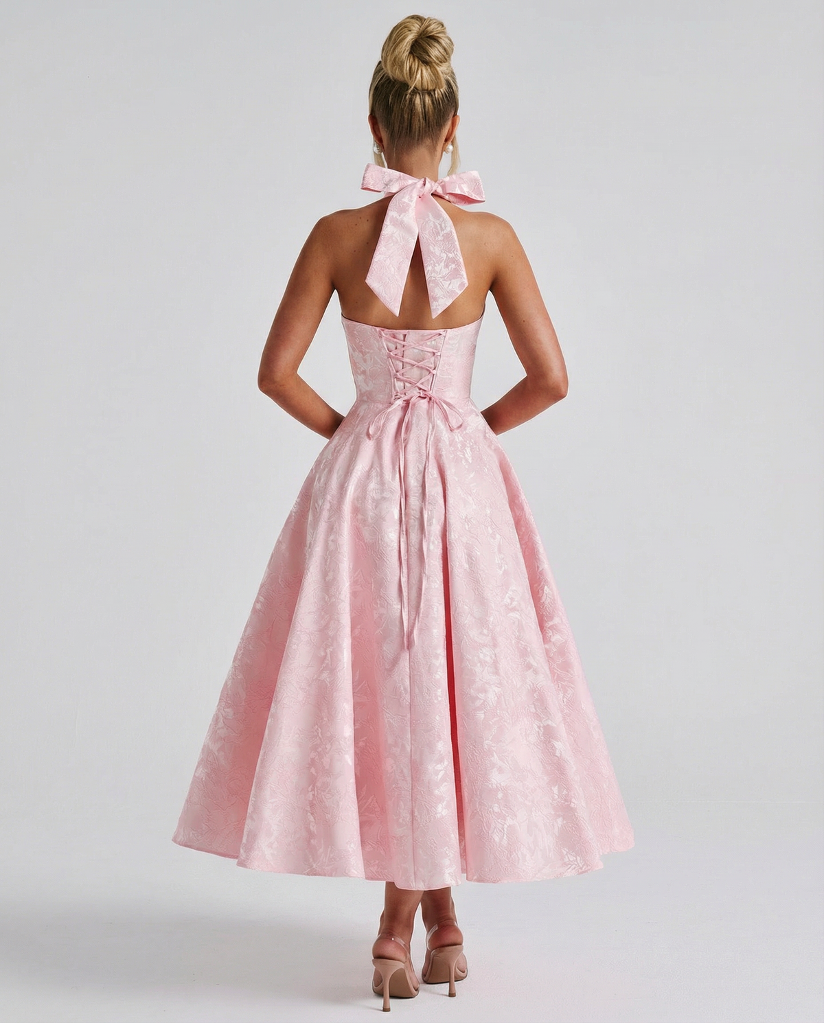 Sonia • Elegante vestido midi de jacquard con cuello halter