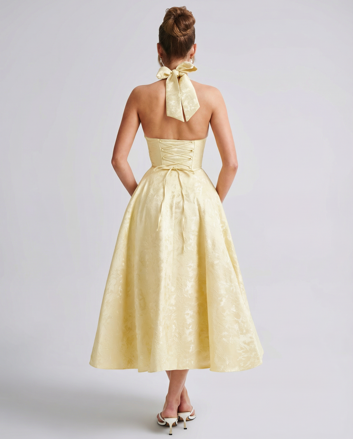 Sonia • Elegante vestido midi de jacquard con cuello halter