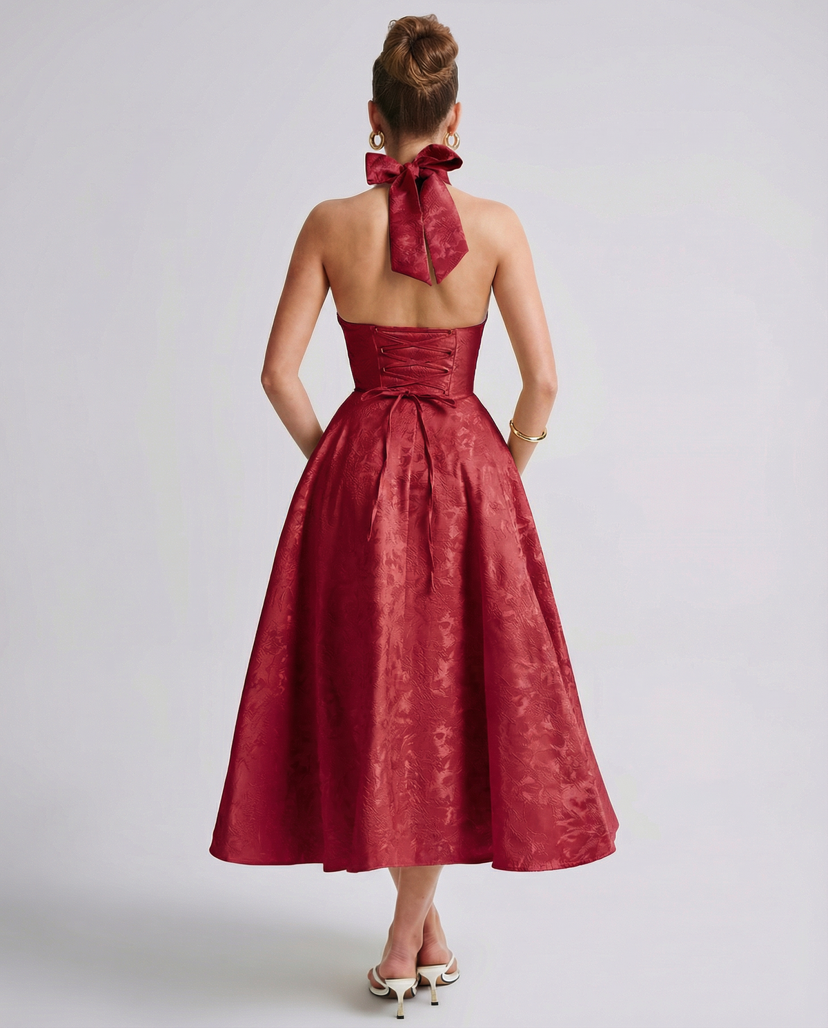 Sonia • Elegante vestido midi de jacquard con cuello halter