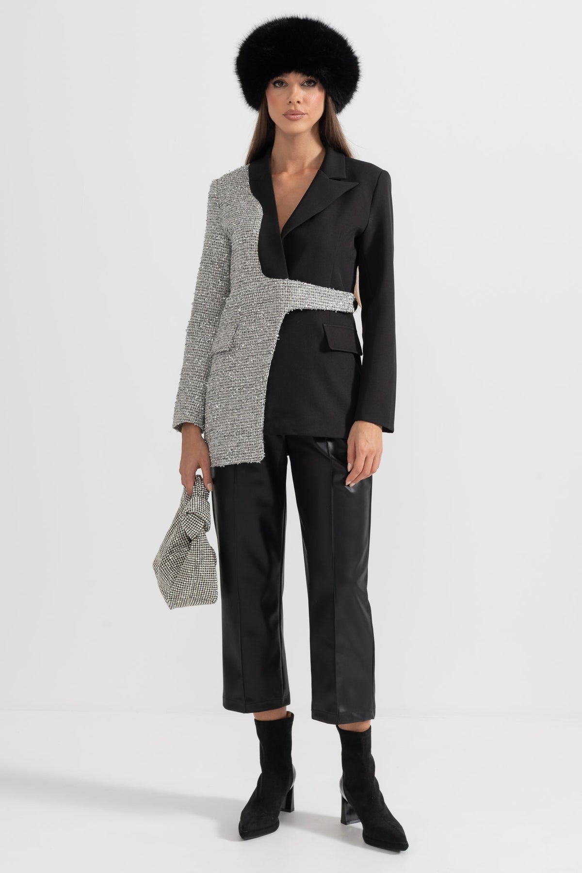 Blazer Bicolor con Bajo Asimétrico – Negro y Plata