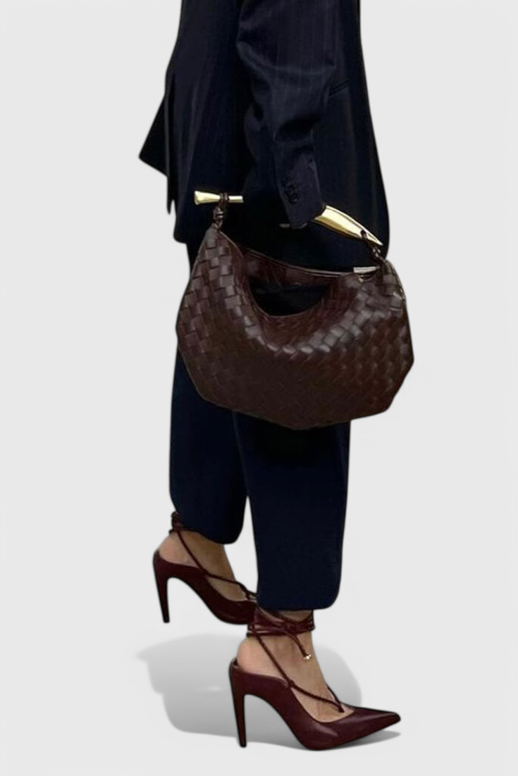Bolso Gerda tejido con elegante asa dorada