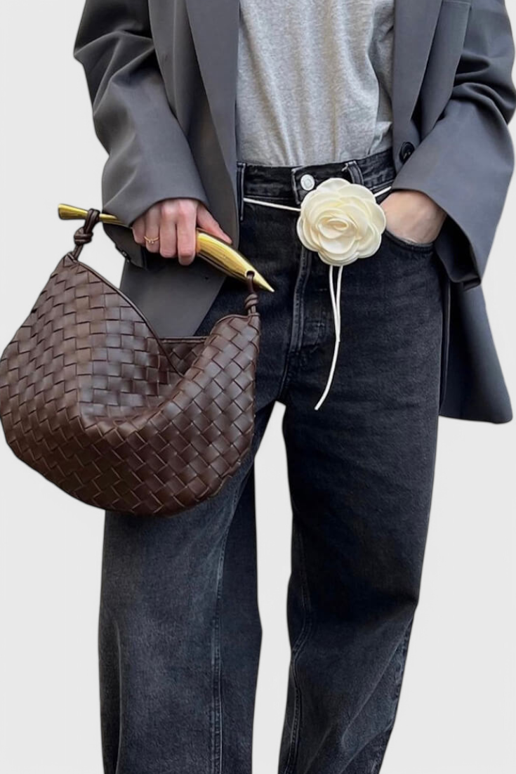 Bolso Gerda tejido con elegante asa dorada