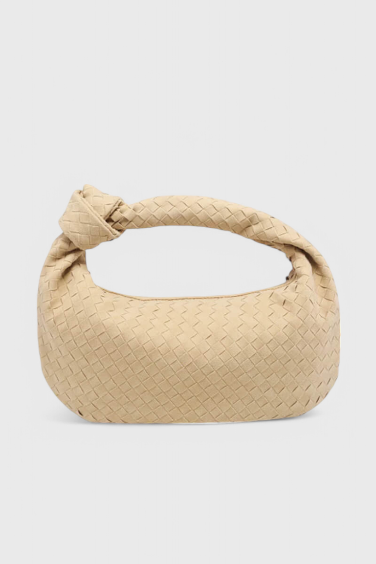 Bolso mediano tejido en lila con elegante detalle de nudo