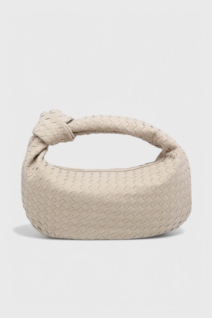 Bolso mediano tejido en lila con elegante detalle de nudo
