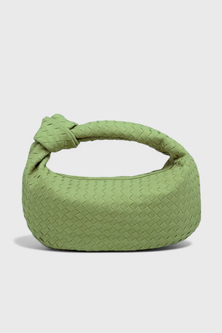 Bolso mediano tejido en lila con elegante detalle de nudo