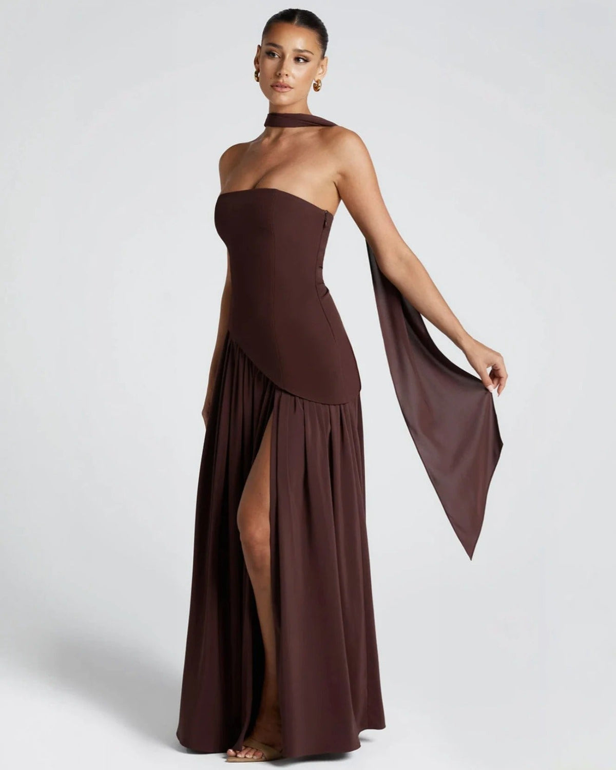 Alessia • Vestido maxi sin tirantes con escote elegante y abertura lateral