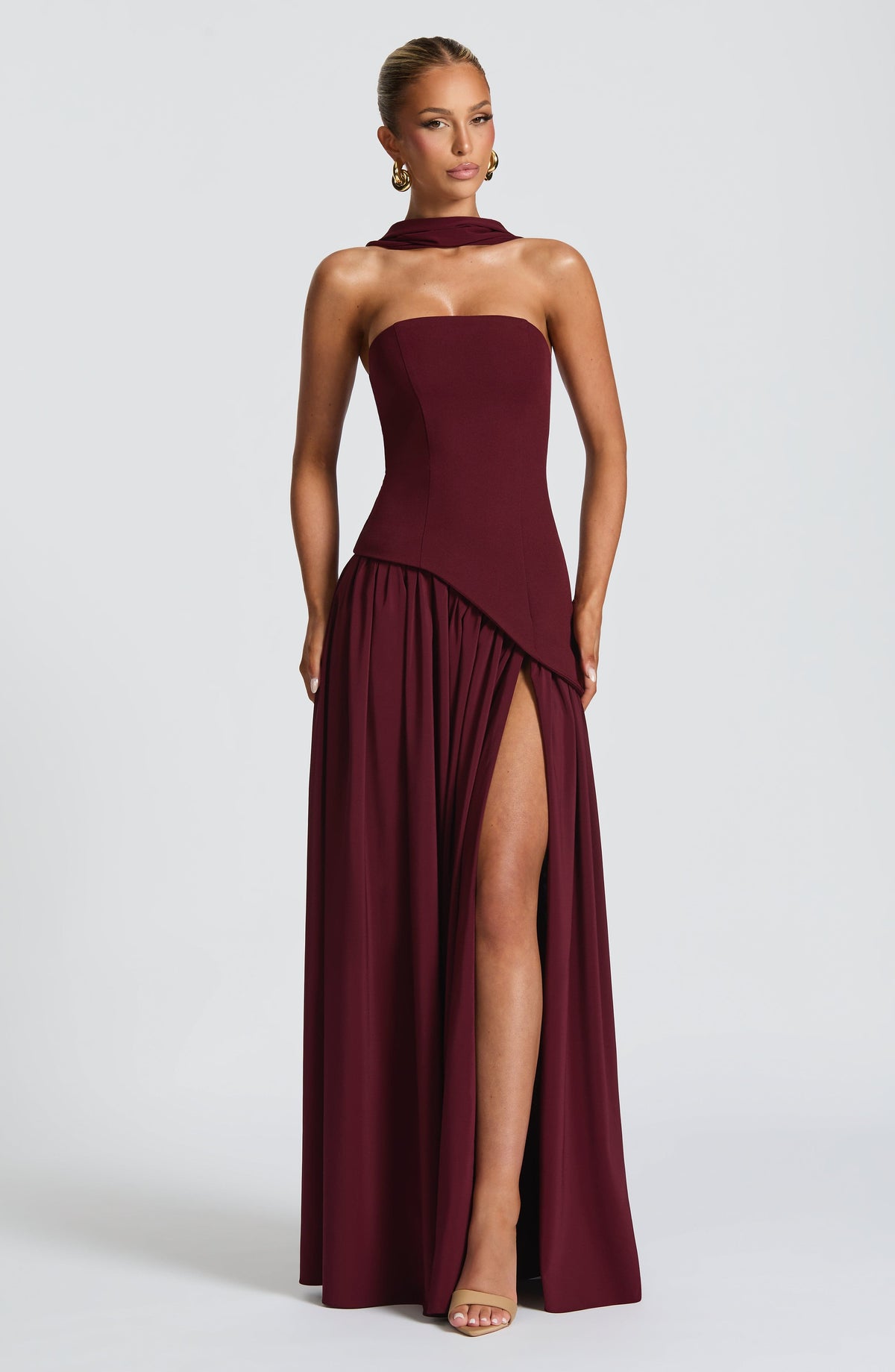 Alessia • Vestido maxi sin tirantes con escote elegante y abertura lateral