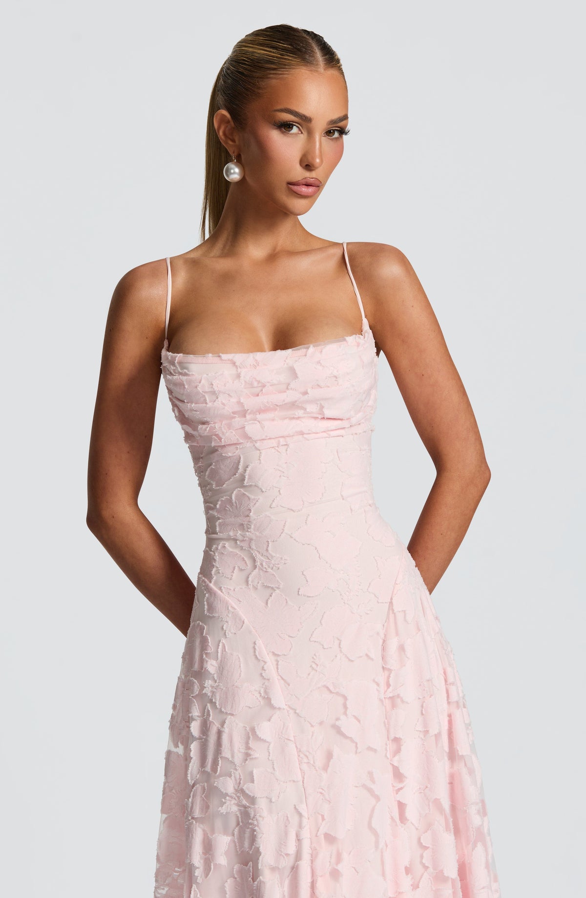 Sofía • Vestido largo floral con tirantes elegantes