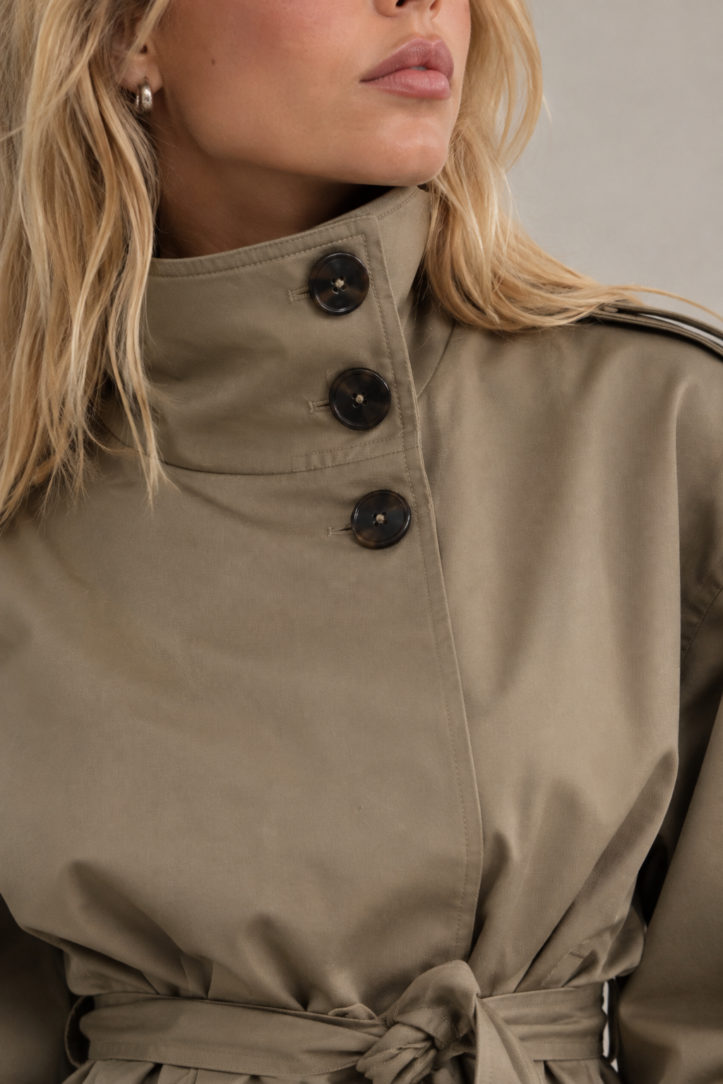Emma – Gabardina Corta