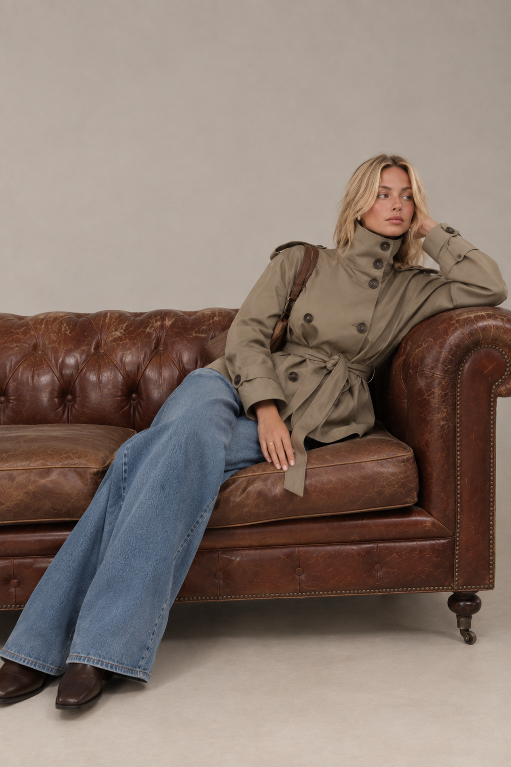 Emma – Gabardina Corta