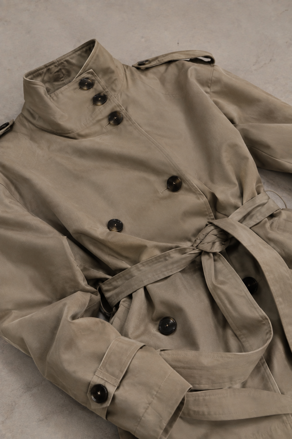 Emma – Gabardina Corta