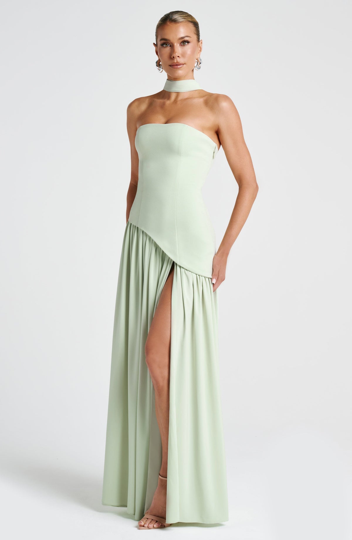 Alessia • Vestido maxi sin tirantes con escote elegante y abertura lateral