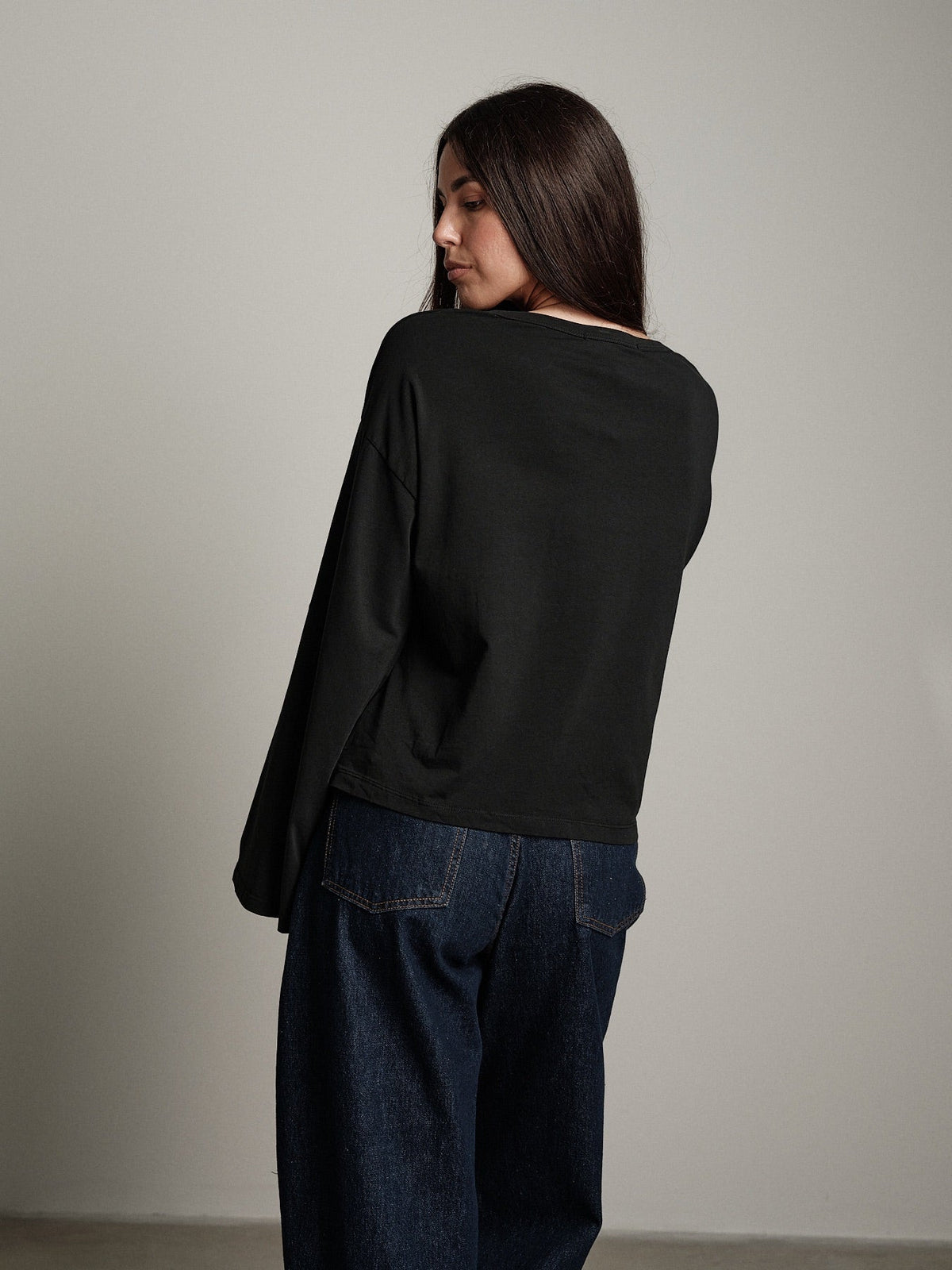 Blusa negra con mangas acampanadas – Nueva colección | PREPEDIDO 25/09