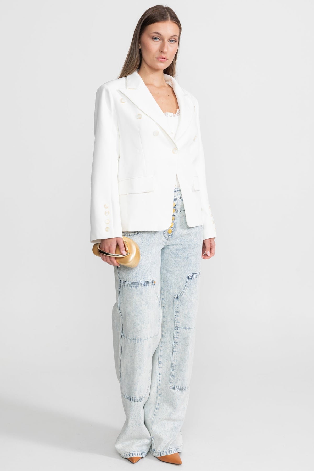 Blazer Cruzado Entallado con Solapas Pico – Blanco