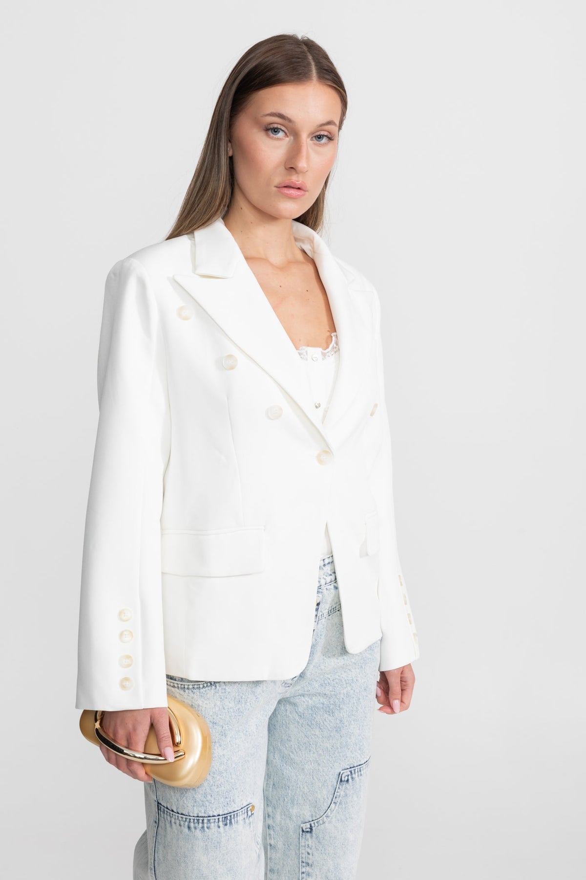 Blazer Cruzado Entallado con Solapas Pico – Blanco