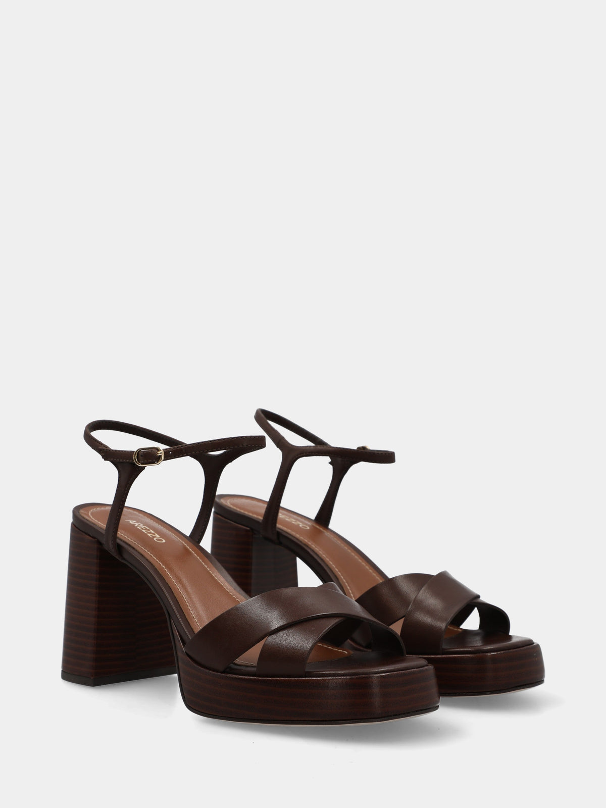 Sandalia de piel marrón chocolate con tiras cruzadas