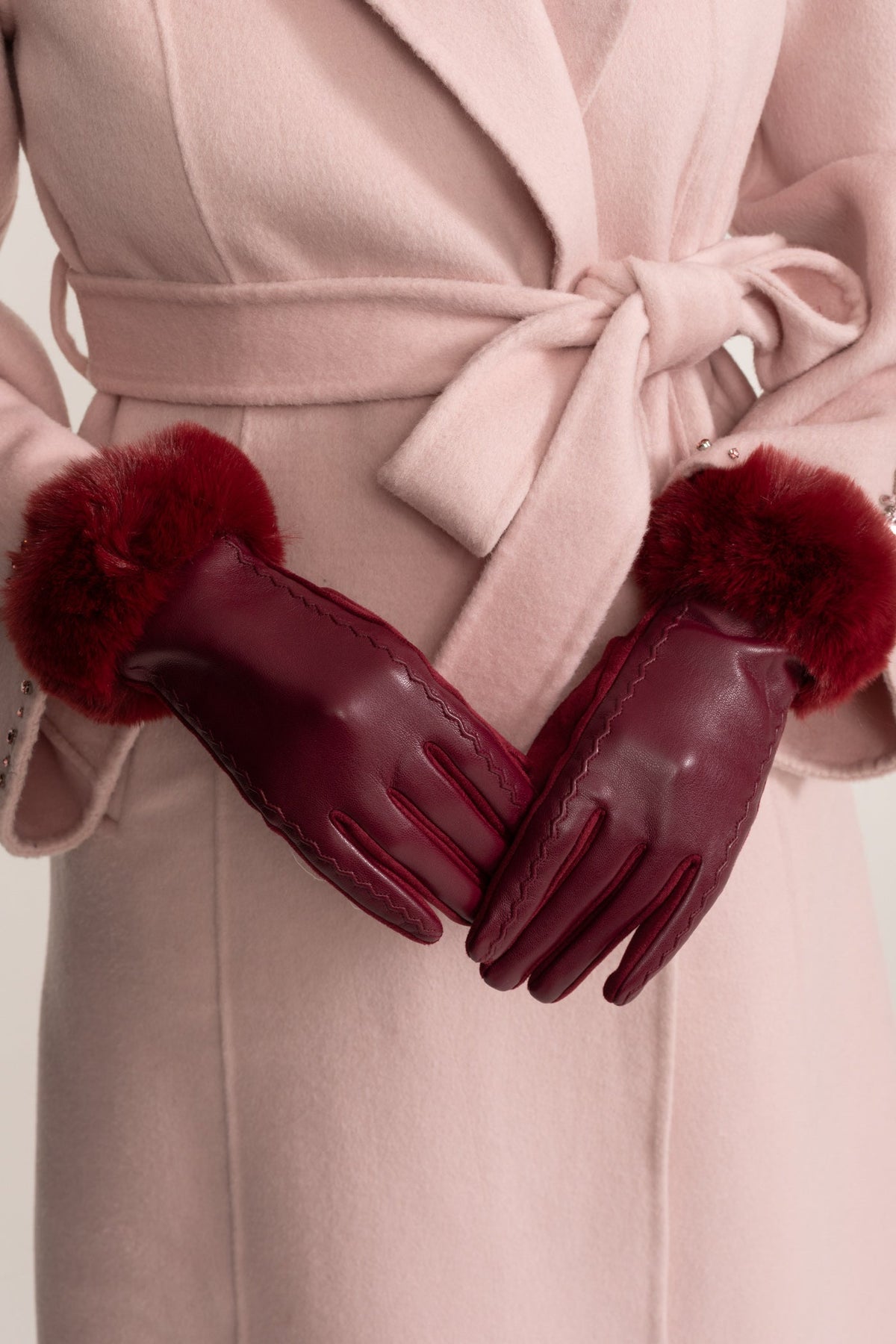 Guantes de Piel Vegana con Puños de Pelo – Burdeos