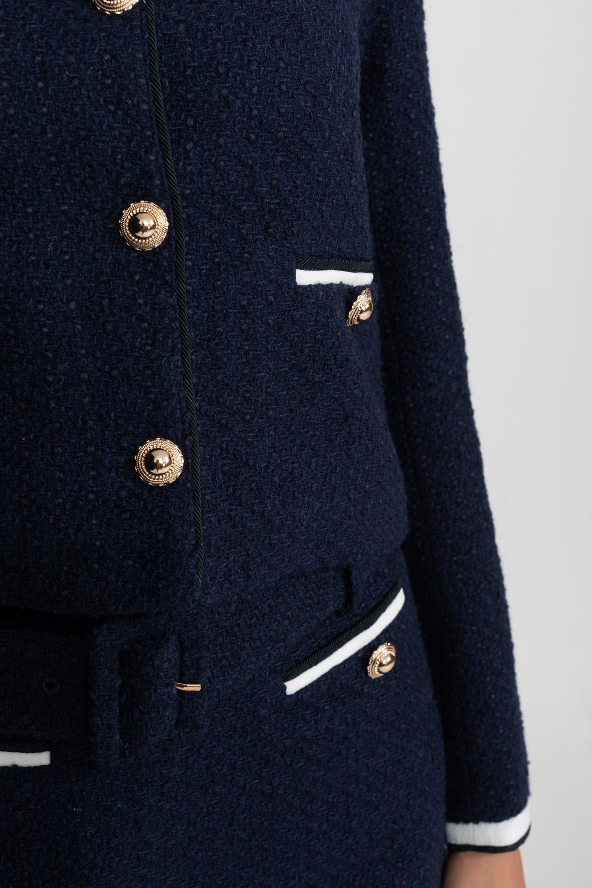 Chaqueta Corta de Tweed con Cuello en Contraste – Azul Marino