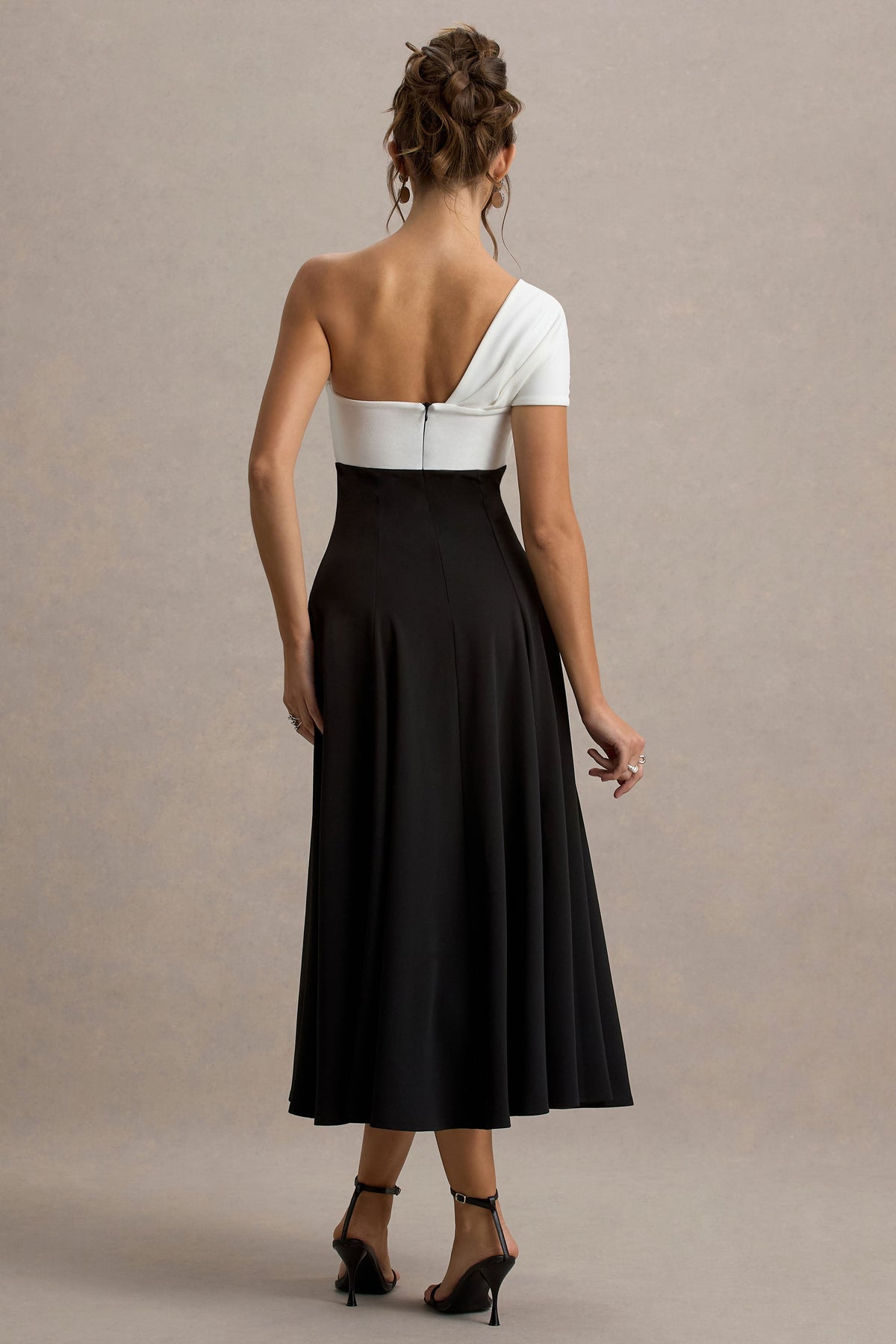 Malta | Vestido Midi Blanco y Negro con Un Solo Hombro