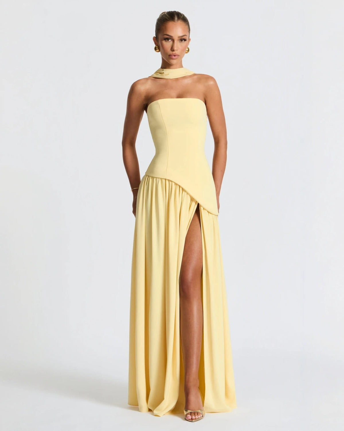 Alessia • Vestido maxi sin tirantes con escote elegante y abertura lateral