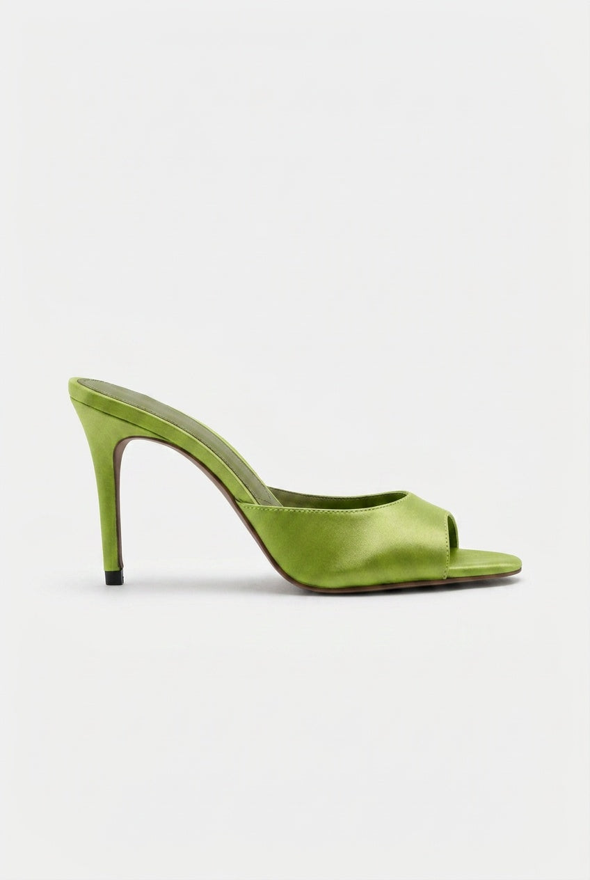 Mules elegantes de tacón de aguja y puntera abierta