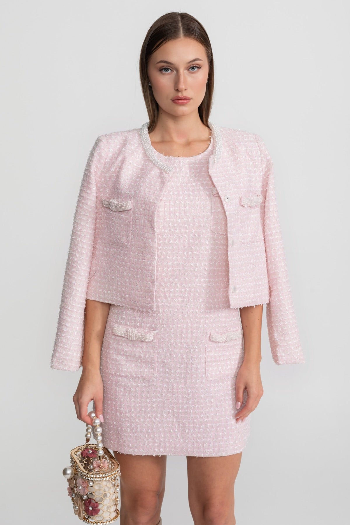 Vestido Mini de Tweed con Detalle de Perlas – Rosa Claro