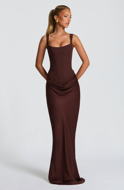 Valentina • Vestido maxi esculpido con silueta de reloj de arena
