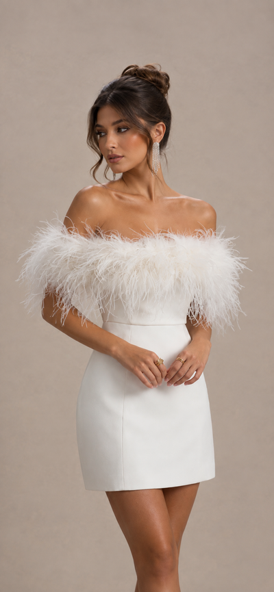 Palace | Vestido corto blanco con escote bardot y detalle de plumas