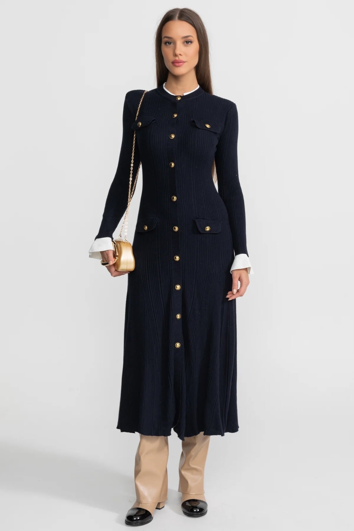 Vestido Midi de Punto Acanalado con Botones Dorados – Azul Oscuro