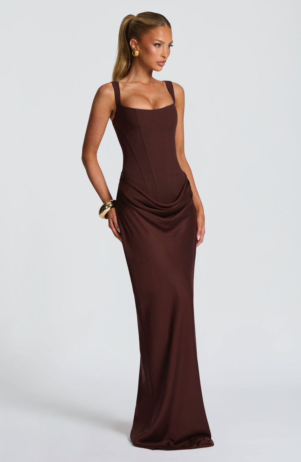 Valentina • Vestido maxi esculpido con silueta de reloj de arena