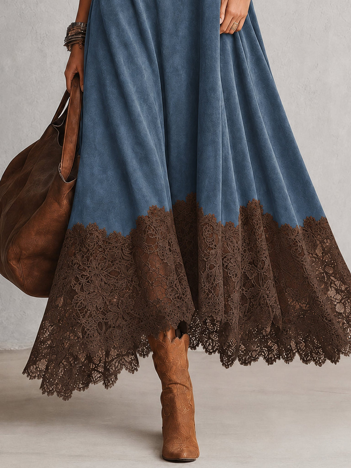 BRUNELLA | Elegante vestido largo efecto ante con refinado dobladillo de encaje